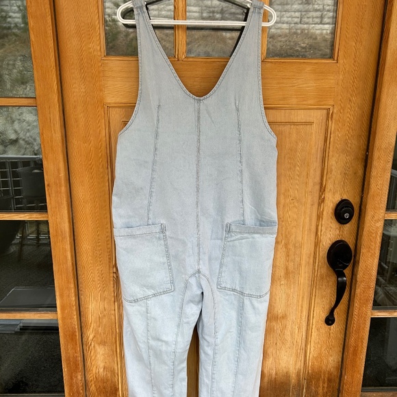 We The Free Light Weight Denim Overalls - Size Medium - Picture 1 of 3